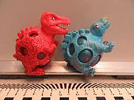 Foto dell’avviso ufficiale: Out Of The Blue KG Squeeze Dinosaur Giocattolo di spremere — rischio: Rischio microbiologico