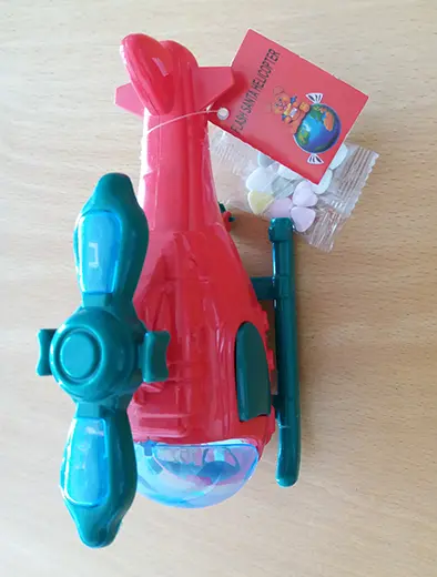 Foto do aviso oficial: FLASH SANTA HELICOPTER Helicóptero de brinquedo com doces — risco: Engasgamento & Ferimentos