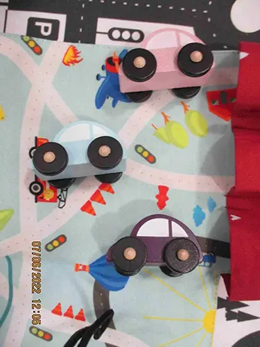 Foto aus der offiziellen Meldung: tinymagic Spielzeug-Auto-Rundfahrt — Risiko: Ersticken