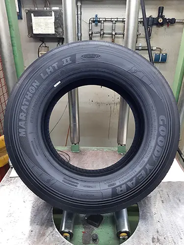 Foto do aviso oficial: Goodyear Marathon LHT II 275/70R22.5 Pneu de reboque para camiões — risco: Lesões auditivas & Ferimentos