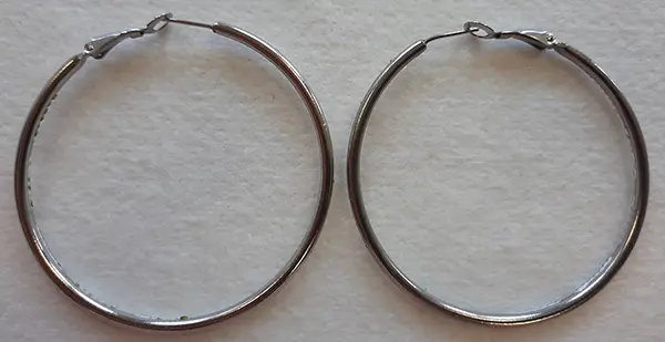 Photo de l’avis officiel: Boucles d’oreilles — risque: Risque chimique (A12/01238/22)