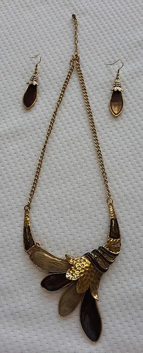 Foto dell’avviso ufficiale: Fashion Jewelry Collana e orecchini set — rischio: Rischio chimico
