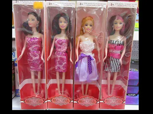 Foto do aviso oficial: Pretty girl BEAUTIFUL  Beautiful stories start from here Boneca de plástico — risco: Químico
