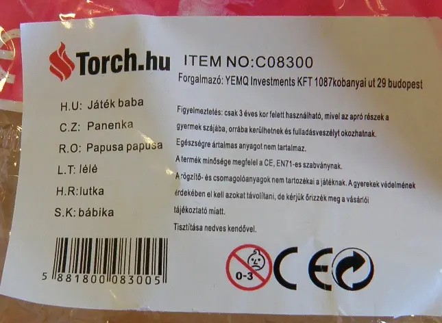 Foto uit de officiële melding: Torch.hu (on the label) Játék baba / Panenka Plastic poppenset — risico: Chemische risico's