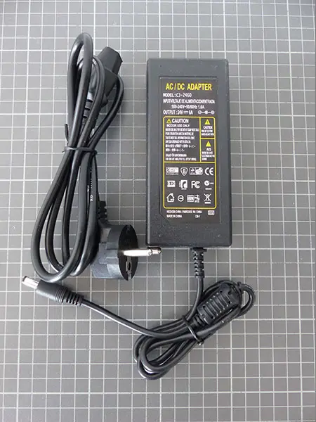 Foto aus der offiziellen Meldung: AveyLum AC/DC adapter AC/DC power supply mains adapter 24V 6A Stromversorgung — Risiko: Elektrischer Schlag & Feuer