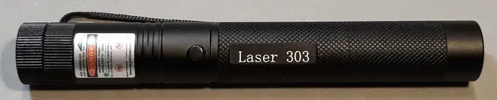 Foto aus der offiziellen Meldung: GREEN LASER POINTER/Lézerfény Laserpointer — Risiko: Sehschaden & Elektrischer Schlag