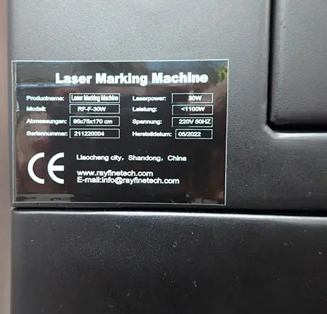 Foto aus der offiziellen Meldung: Lasermarkiermaschine — Risiko: Sehschaden