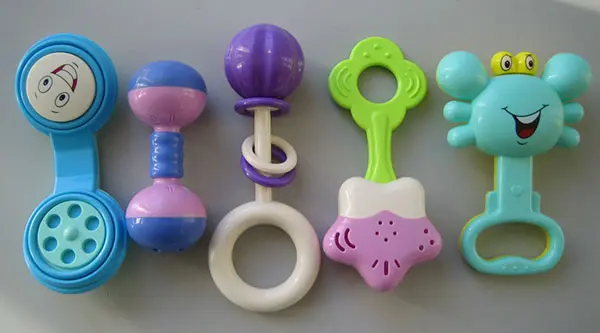 Foto aus der offiziellen Meldung: MBX Rattle Set Rassel Spielzeug Set — Risiko: Ersticken