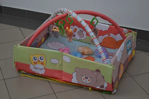 Photo from the official notice: konig kids 3 in 1 Play center activity play mat — choking risk