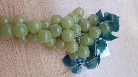 Foto do aviso oficial: EUROPALMS Green grapes with leaves Uvas decorativas — risco: Engasgamento