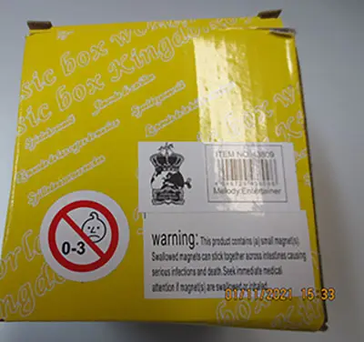 Foto aus der offiziellen Meldung: Musicbox Kingdom Music Box Dancing Dogs Spieluhr — Risiko: Ersticken