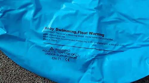 Foto aus der offiziellen Meldung: INFLATABLE AWNING BABY YACHT Aufblasbarer Babyschwimmschwimmer — Risiko: Ersticken