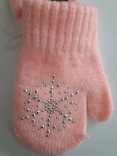 Foto aus der offiziellen Meldung: GOLEN Kinderhandschuhe — Risiko: Ersticken