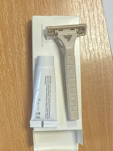 Photo from the official notice: Bunzl Rafferty Eco White Carton Shaving Kit GQGEN10059 — microbiological risk