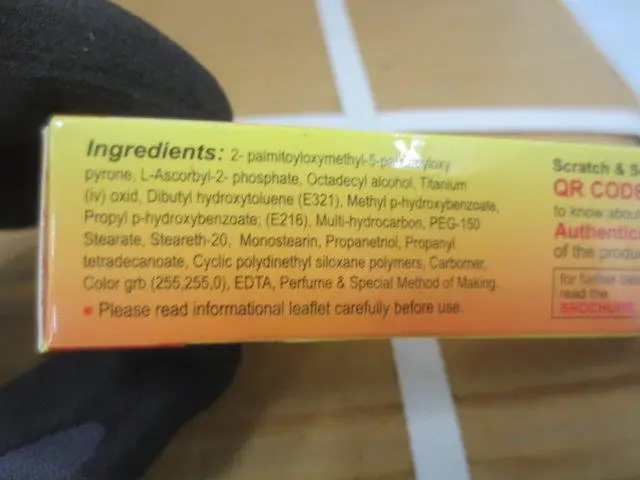 Foto do aviso oficial: White Gold whitening cream with papaya extract Creme de clareamento da pele. — risco: Químico