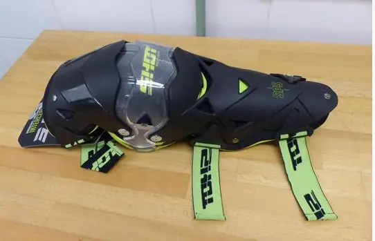 Photo from the official notice: Shot Race Gear 21-Shot-Kneeguard Interceptor knee guards — injuries risk