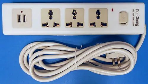 Foto uit de officiële melding: Da Cheng +SOCKET/ADAPTOR- / Colorful Series Snoerverlengingsset — risico: Brandwonden & Elektrische schok (A12/01771/22)