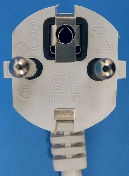 Foto uit de officiële melding: Da Cheng +SOCKET/ADAPTOR- / Colorful Series Snoerverlengingsset — risico: Brandwonden & Elektrische schok (A12/01771/22)