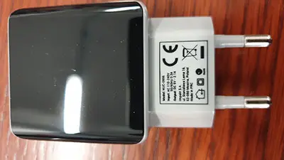 Foto do aviso oficial: Natec NATEC 2,1A, 2xUSB Carregador universal — risco: Queimaduras & Choque elétrico
