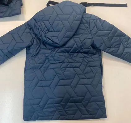 Foto aus der offiziellen Meldung: IDEA iDEA Kinderjacke — Risiko: Strangulierung (A12/01808/22)