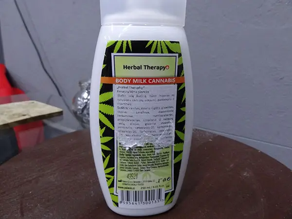 Foto aus der offiziellen Meldung: PALACIO Herbal Therapy Cannabis Body milk Körperlotion — Risiko: Chemikalie
