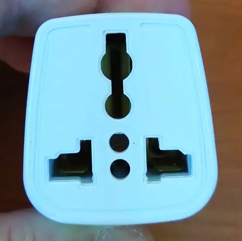 Foto aus der offiziellen Meldung: Fetih Steckeradapter — Risiko: Elektrischer Schlag