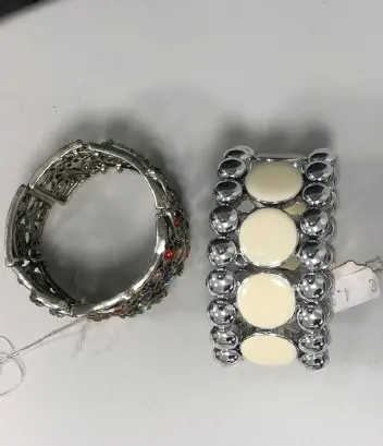 Photo de l’avis officiel: Bracelet — risque: Risque chimique (A12/00206/23)