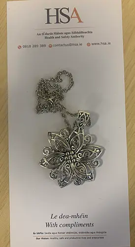 Photo de l’avis officiel: Fashion Simple Antique Big Flower Pendant Necklace Chain Long Necklace Collier avec pendentif — risque: Risque chimique