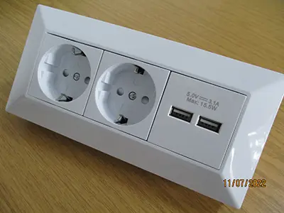 Foto do aviso oficial: WUYUNELEK Tomada multiplug — risco: Choque elétrico