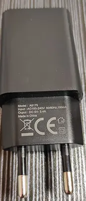 Foto aus der offiziellen Meldung: One Plus USB Wall charger One Plus A6175 Reiseadapter — Risiko: Elektrischer Schlag