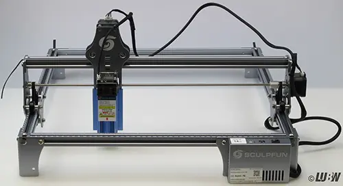 Foto aus der offiziellen Meldung: Sculpfun Lasergraviermaschine — Risiko: Sehschaden