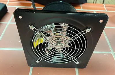 Foto do aviso oficial: EUNEWR Exaustor — risco: Choque elétrico
