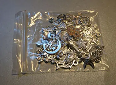 Photo de l’avis officiel: Herzwild Pendentifs — risque: Risque chimique