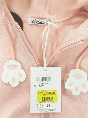 Foto aus der offiziellen Meldung: Smile Yes SMILE YES Kinder-Sweatshirt — Risiko: Strangulierung