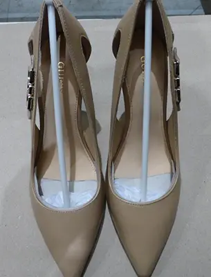 Photo de l’avis officiel: Guess Scarpe da donna Chaussures — risque: Risque chimique (A12/00753/23)