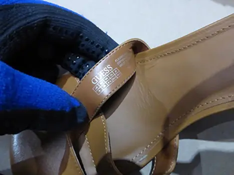 Photo de l’avis officiel: Guess Decoltè, sandali Chaussures d’été — risque: Risque chimique