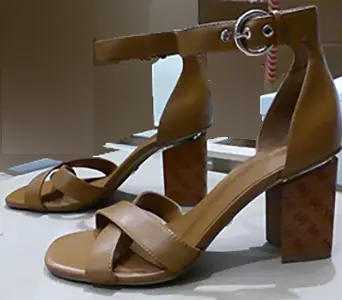 Photo de l’avis officiel: Guess Decoltè, sandali Chaussures d’été — risque: Risque chimique