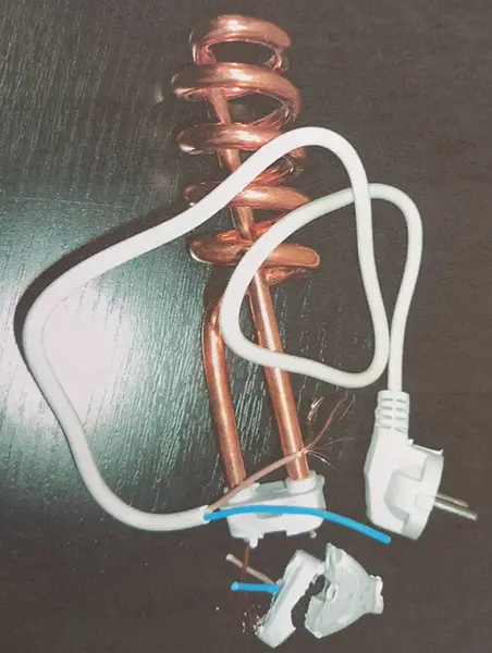 Photo de l’avis officiel: Hej Chauffage par immersion — risque: Brûlures & Choc électrique