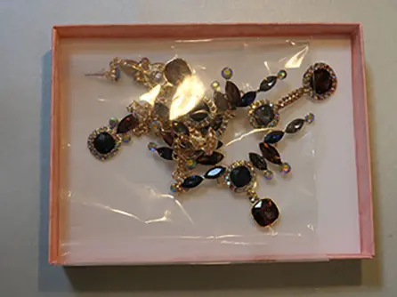Foto dell’avviso ufficiale: Chaoyite Collana e orecchini set — rischio: Rischio chimico