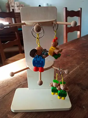 Foto del aviso oficial: Small Foot Company (LEGLER) Porte-clés Animaux flexible Juguete de madera con llavero — riesgo: Atragantamiento & Lesiones