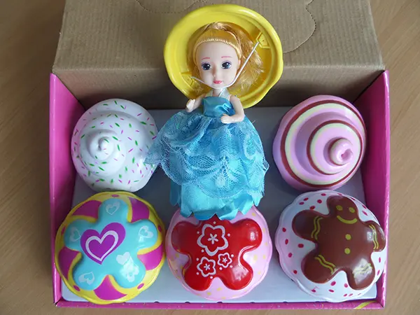 Foto aus der offiziellen Meldung: New Mini Series / TOP HAUS Mini cupcake princess Plastikpuppe — Risiko: Chemikalie