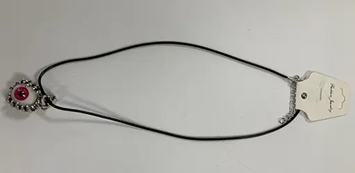 Photo de l’avis officiel: Necklace with pendant Collier — risque: Risque chimique (A12/01044/23)