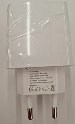 Photo de l’avis officiel: DEVIA USB lādētājs Chargeur USB — risque: Choc électrique