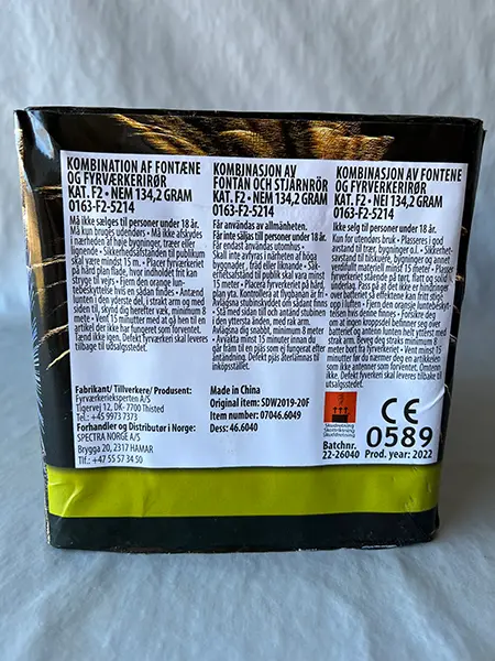 Foto aus der offiziellen Meldung: Fyrværkerieksperten a/s Black Magic - Magic Mojo 10 Feuerwerk — Risiko: Gehörschaden & Sehschaden