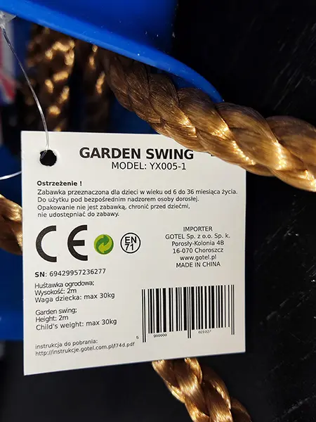 Foto aus der offiziellen Meldung: Garden Swing Kunststoffschaukel — Risiko: Einklemmen & Verletzungen