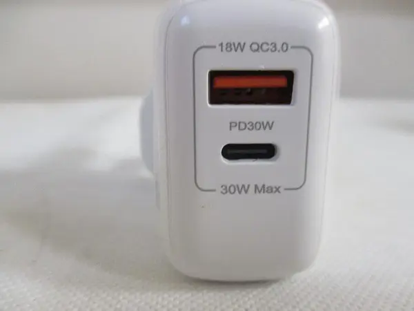 Photo de l’avis officiel: Lamtech Chargeur USB — risque: Choc électrique