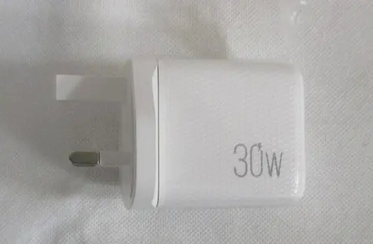 Photo de l’avis officiel: Lamtech Chargeur USB — risque: Choc électrique