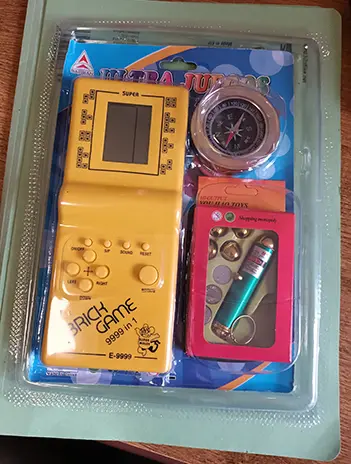 Foto do aviso oficial: Bai Bian BRICK GAME 9999 Brinquedo eletrónico — risco: Ambiente