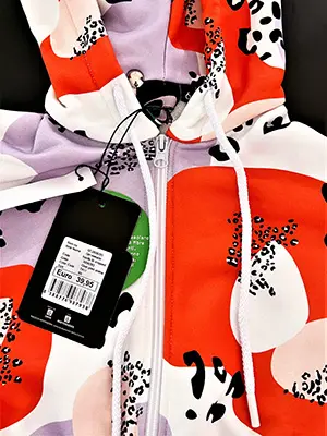 Foto do aviso oficial: GET FIT Girl Sweater Capuz de crianças — risco: Ferimentos & Estrangulamento