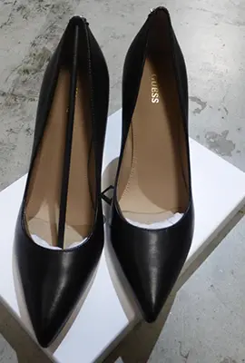 Photo de l’avis officiel: Guess Scarpe da donna Chaussures — risque: Risque chimique (A12/01184/23)